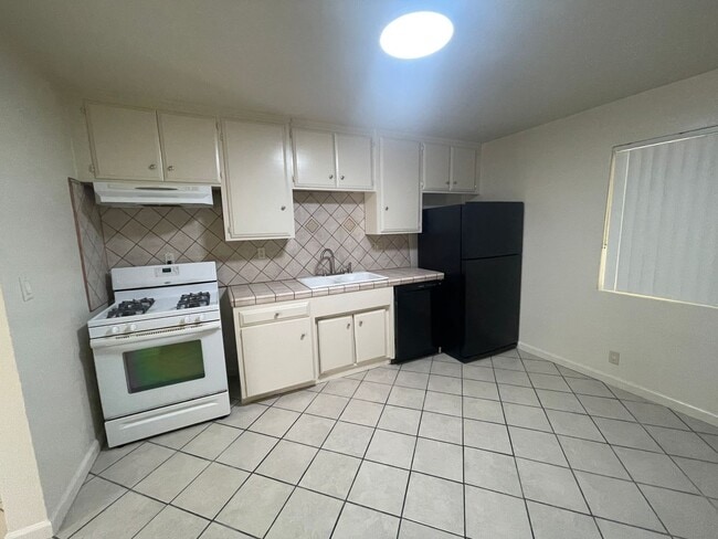 Building Photo - Super Clean & Nicely Renovated 2BR/1Bath in San Clemente - Walk to the Beach!