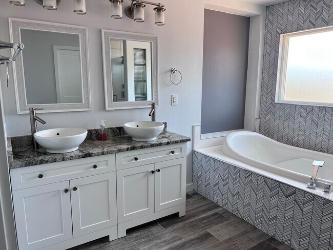 Building Photo - Wonderful remodeled 4 bedroom, 3 bathroom ...