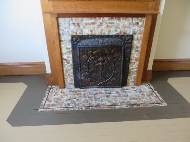 Building Photo - 5 Bedroom Home in the very core of Downtown (West Central, Downtown)