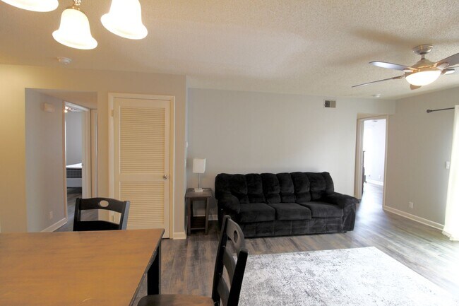 Building Photo - 1380 Hunters Rd