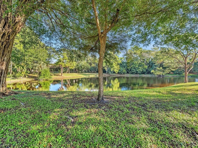 Building Photo - 5087 Oakhill Ln