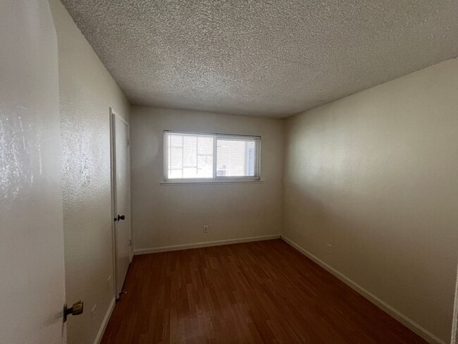 Building Photo - Single story 3 bedroom with two car garage!