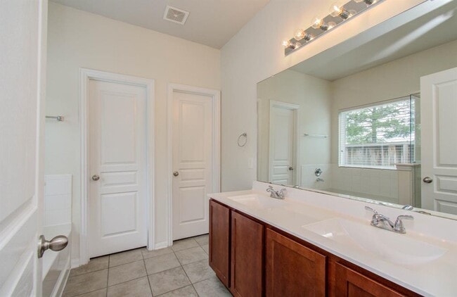 Building Photo - 3102 Gianna Springs Ct