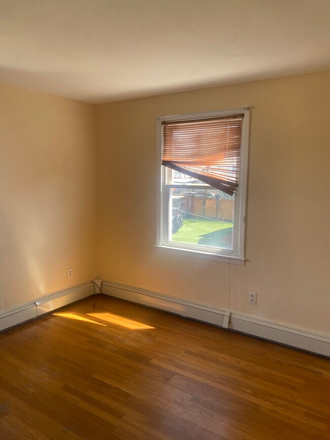 Building Photo - 25 Melrose Pl