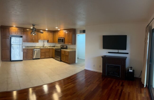 Building Photo - Lakeside Plaza Condo
