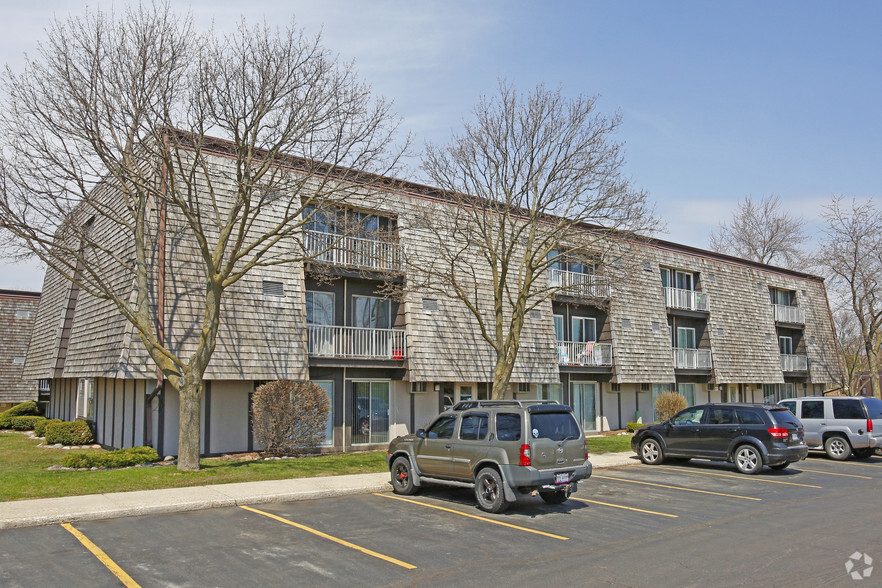 Primary Photo - Meadowdale Apartments