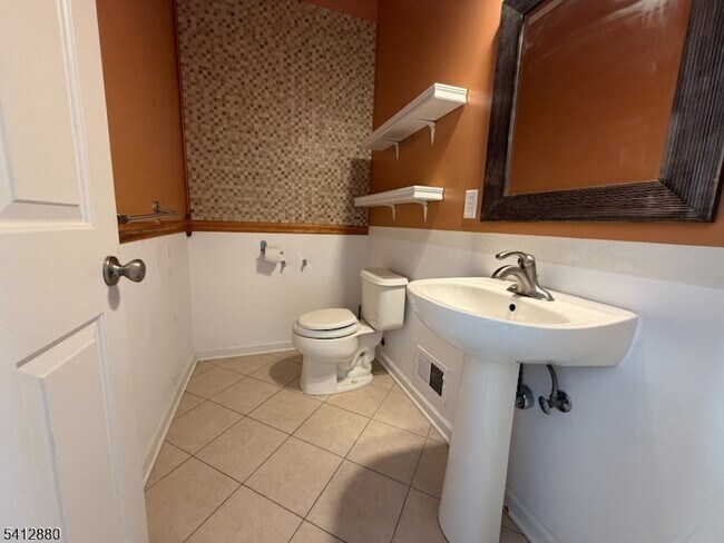 Building Photo - 105 Churchill Ave