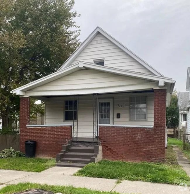 Building Photo - 2 Bedroom 1 Bath Home Located in North Toledo