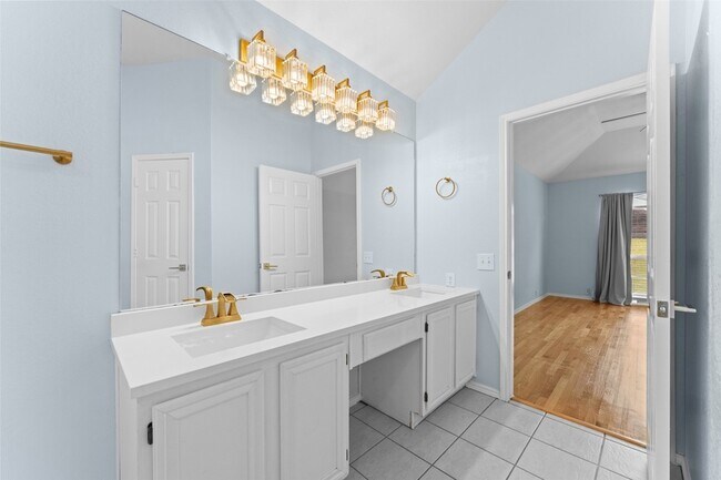 Building Photo - 6903 Hawaii Ln