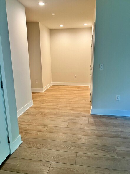 Flex-room (could be use as office area) - 609 Brewster Aly