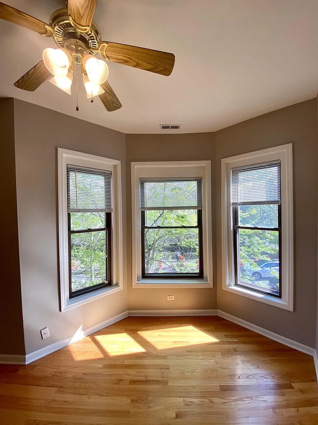 Building Photo - 1024 W Leland Ave