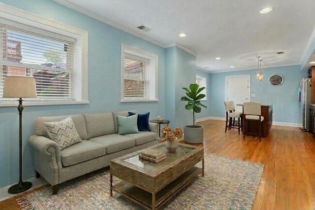 Building Photo - 4721 S Greenwood Ave