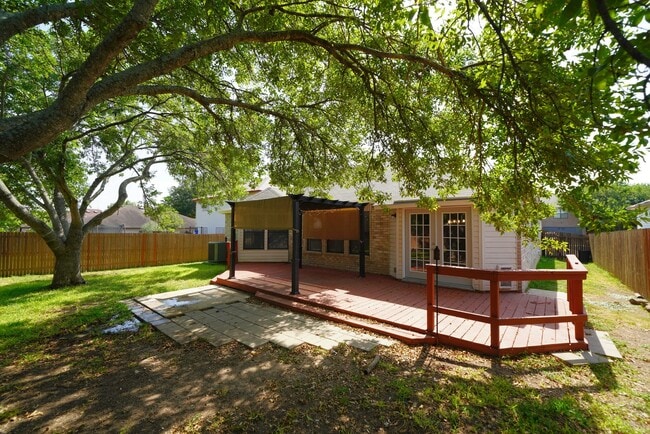 Building Photo - Updated Single Story in Schertz! Realtor Commission: $500
