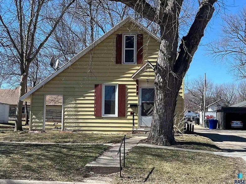 Primary Photo - 409 N Oakley St