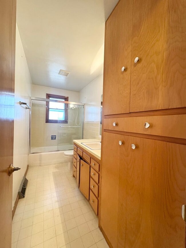 Building Photo - 5 bed 2 bath ranch with finished basement in Loveland