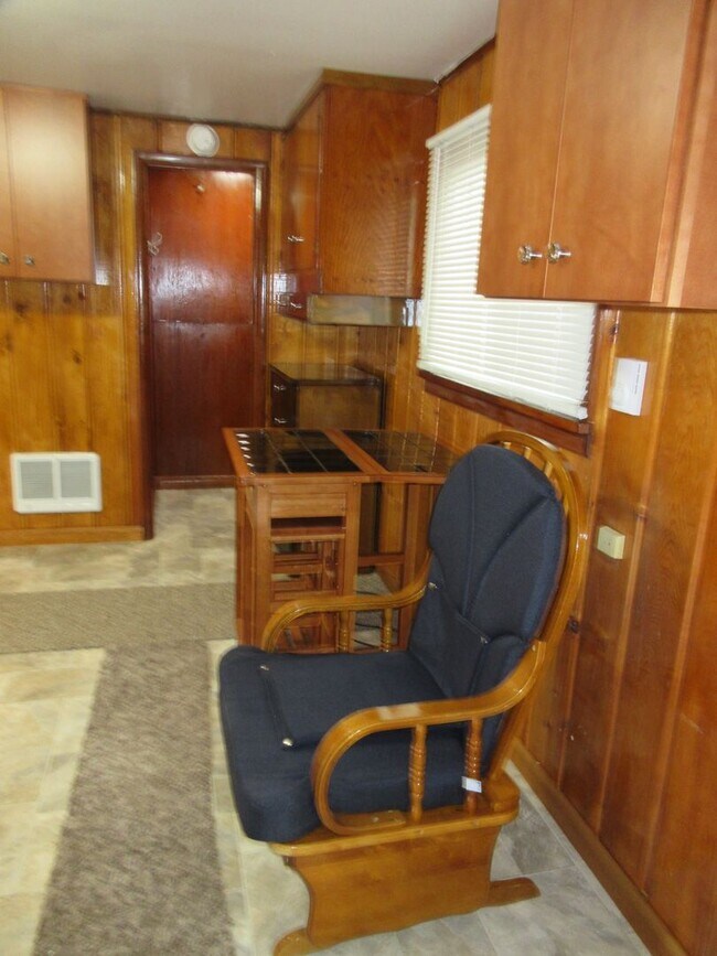Building Photo - Cozy & Comfortable & Furnished Tiny House