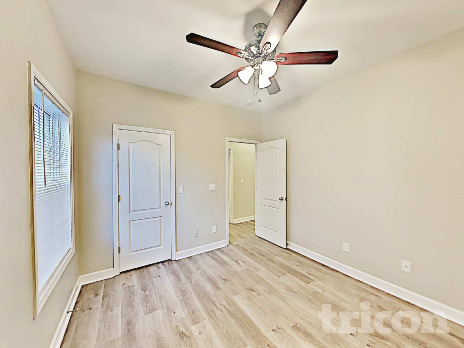 Building Photo - 1015 Golf View Way