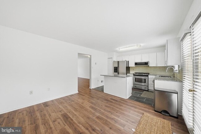 Building Photo - 46733 Woodmint Terrace
