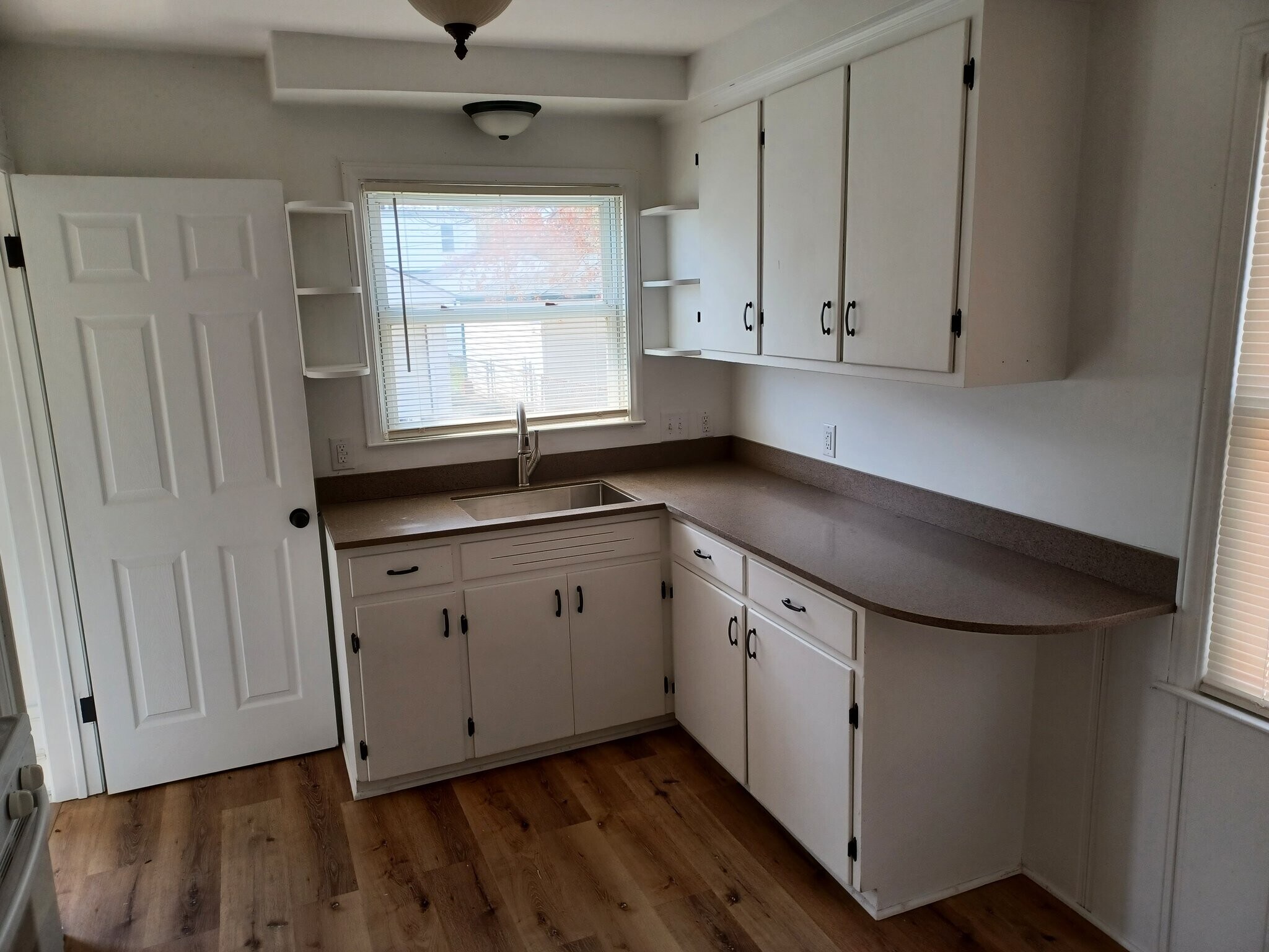 Building Photo - 9814 Quandt Ave