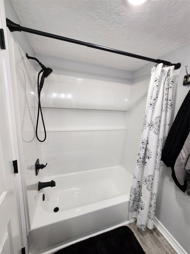 Building Photo - 12900 Walden Rd