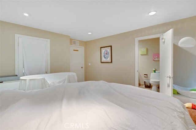 Building Photo - 7235 Marina Pacifica Dr S