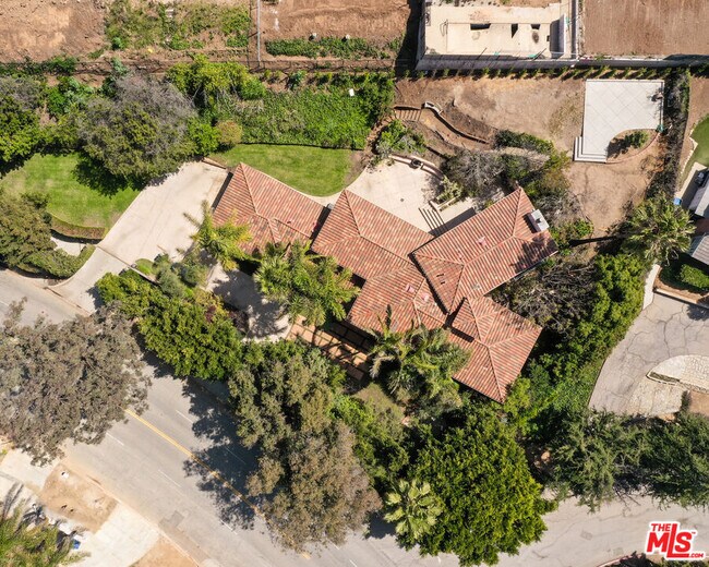 Building Photo - 16820 Sunset Blvd