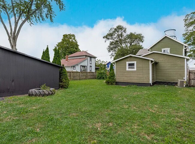 Building Photo - Charming Two-Story Home for Rent in North ...