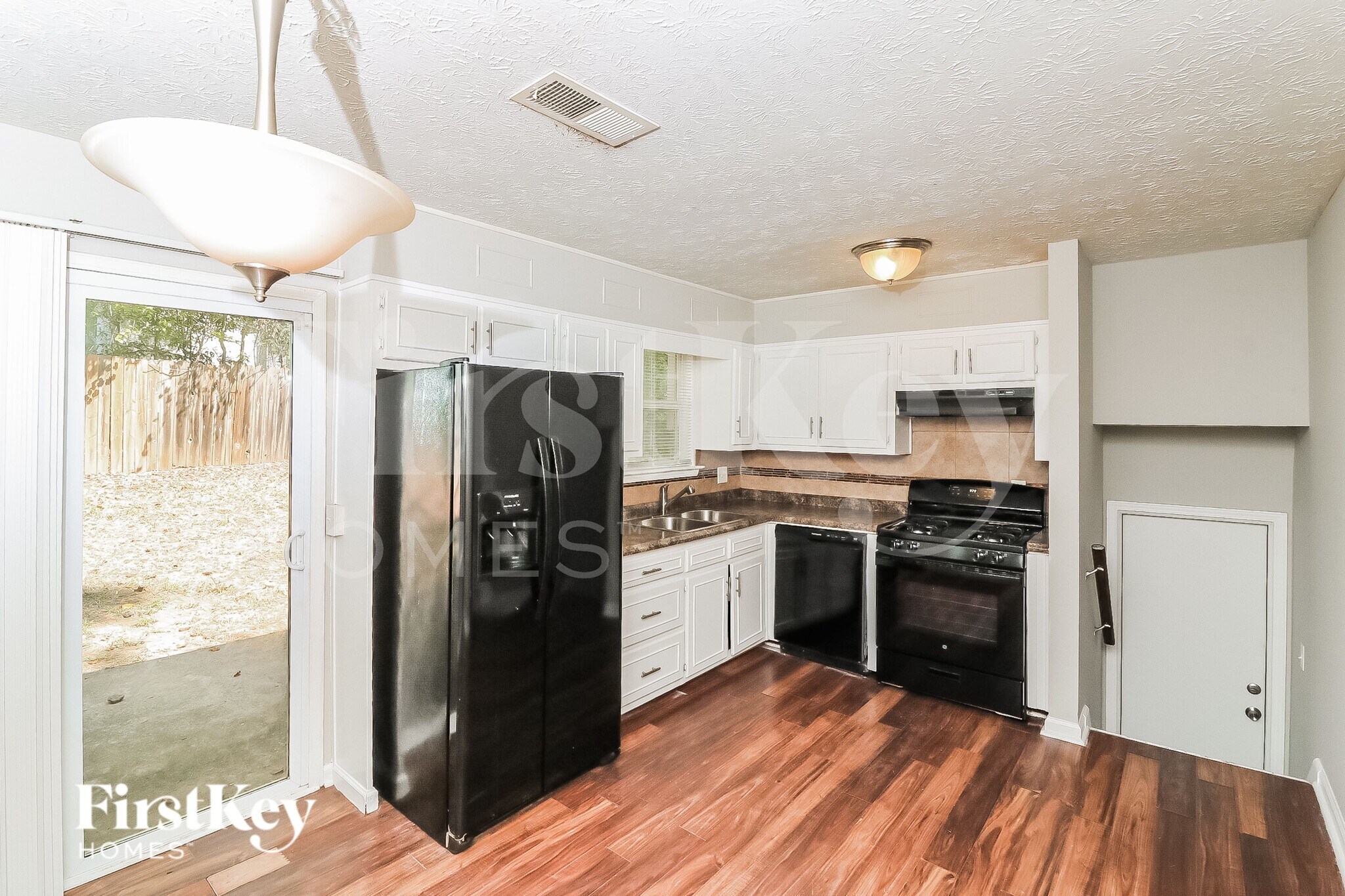 Building Photo - 680 Springhollow Ln SW