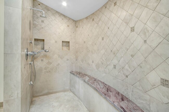 Building Photo - Rent this Beautiful 5 BEDROOM HOME NOW!