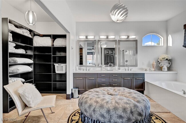 Building Photo - 9593 Los Cotos Ct