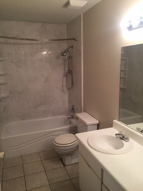 Building Photo - RENT NOW AND RECEIVE THE REST OF SEPTEMBER...