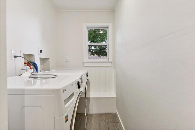 Building Photo - 11900 Dove Haven Dr