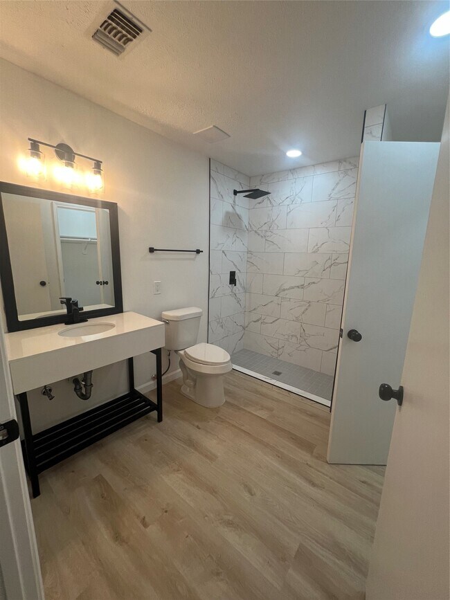 Building Photo - 6829 Driftwood St