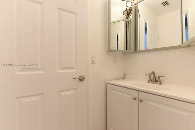 Building Photo - 781 Little Pine Dr