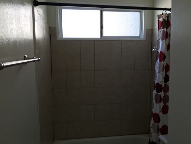 Building Photo - 742 N Garfield Ave