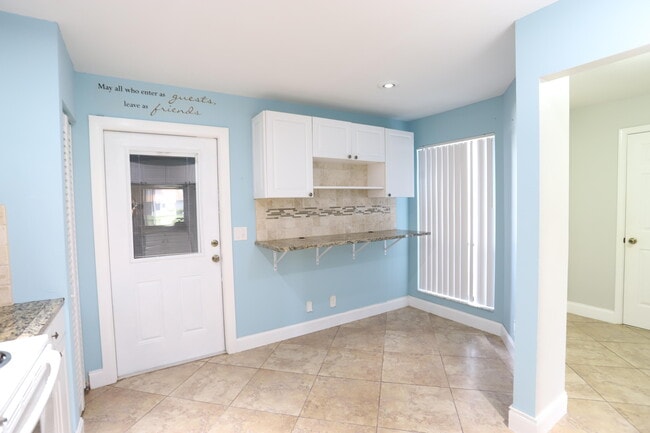 Building Photo - 1715 Woodbridge Lakes Cir