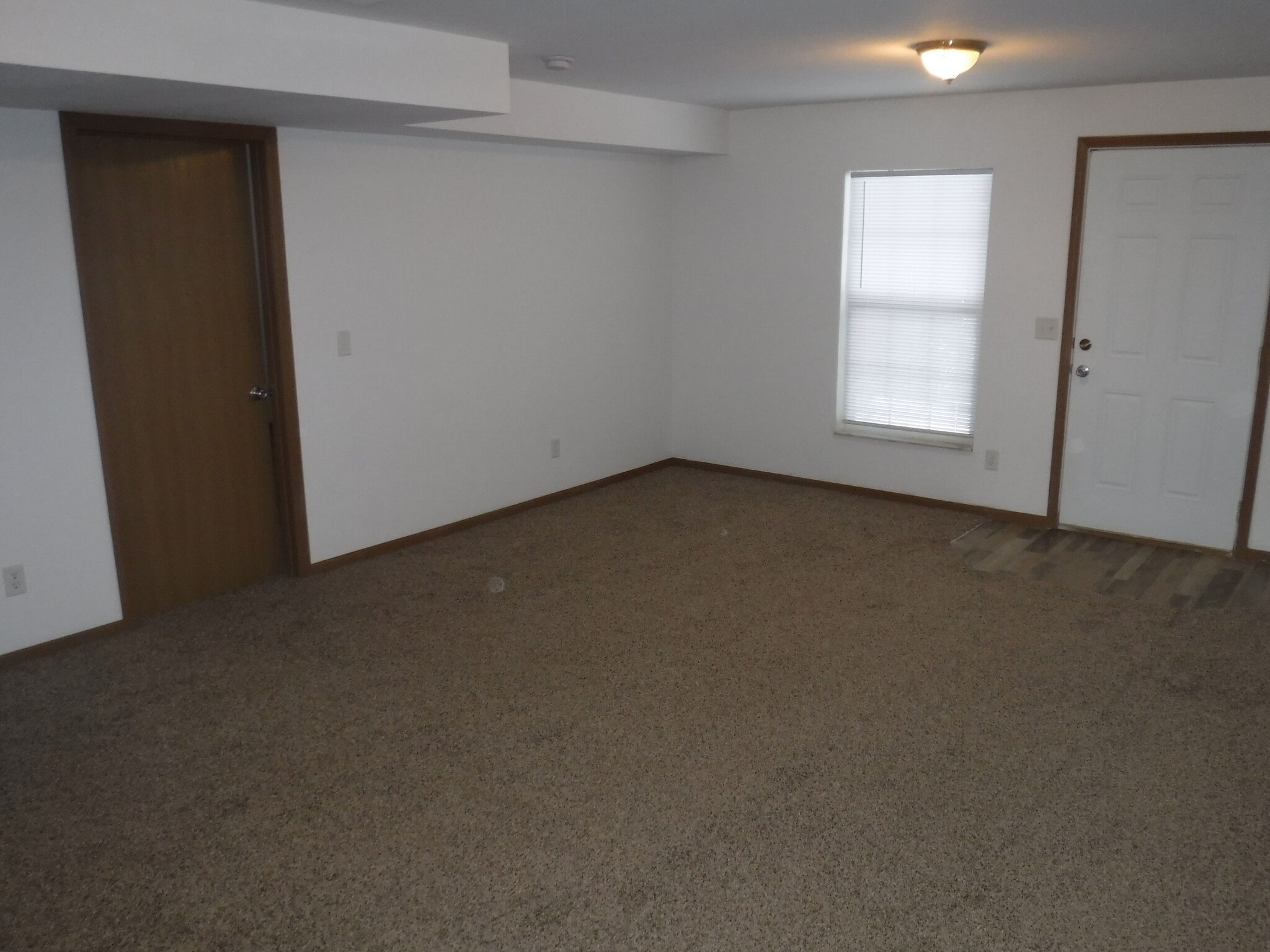 Building Photo - 5606 Valley View Dr