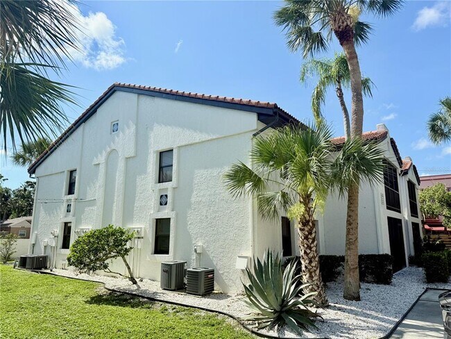 Building Photo - 631 N Orange Ave