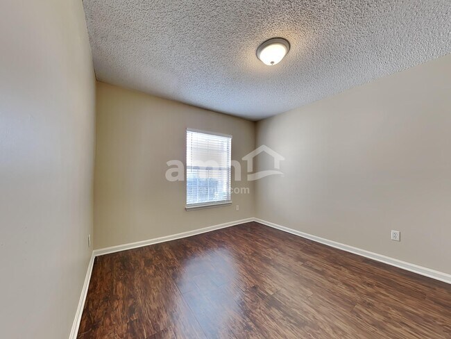 Building Photo - 530 Fallen Timbers Dr