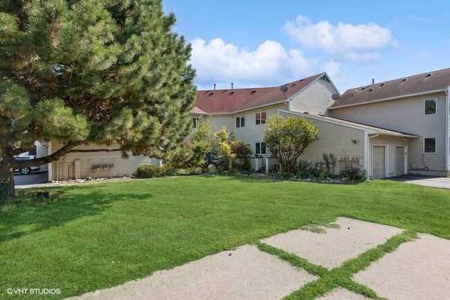 Building Photo - Charming Renovated Home with Modern Amenit...