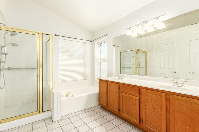 Building Photo - 1225 E Artesian Way