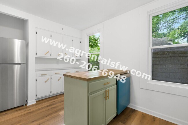 Building Photo - 3 Bedroom House