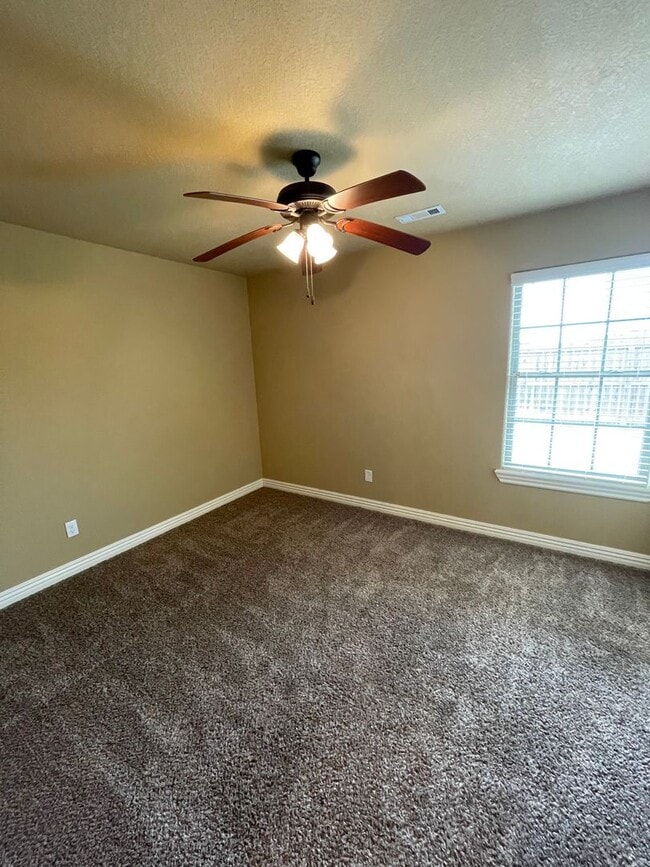 Building Photo - 405 Cherry St