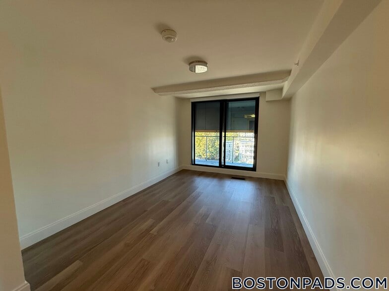 Building Photo - 1079 Commonwealth Ave