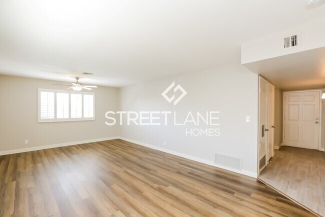 Building Photo - Spacious 4 bedroom home with a POOL in Pho...