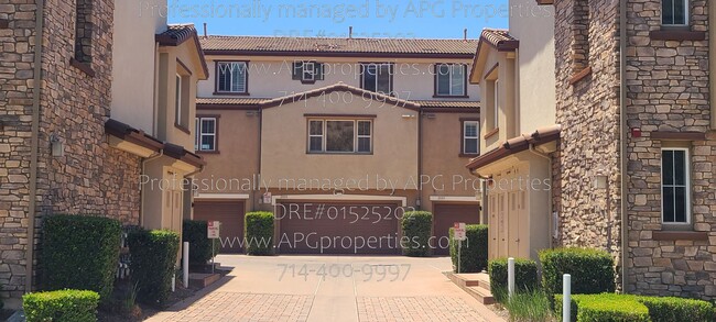 Building Photo - 2008 Montilla St