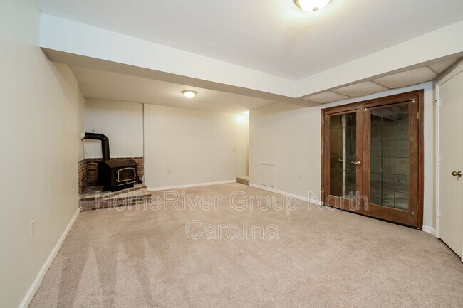 Building Photo - 304 Walnut Hollow Ct