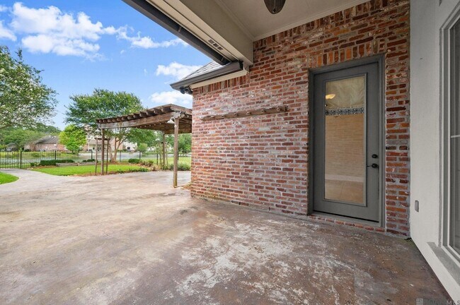 Building Photo - 19537 S Harrells Ferry Rd