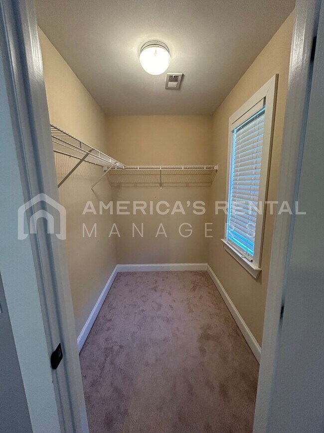 Building Photo - Home for rent in Hoover! Available to View Now!