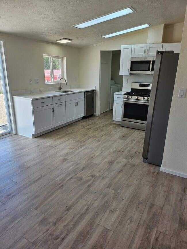 Building Photo - ALL PROSPECTIVE TENANTS MUST SUBMIT A $58 ...